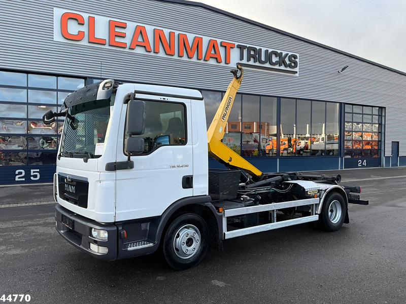 MAN TGL 12.250 Palfinger haakarmsysteem - משאית הרמת וו: תמונה 1 MAN TGL 12.250 Palfinger haakarmsysteem - משאית הרמת וו: תמונה 1