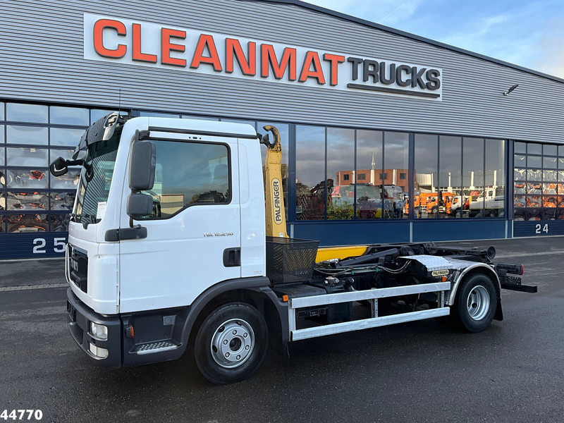 MAN TGL 12.250 Palfinger haakarmsysteem - משאית הרמת וו: תמונה 2 MAN TGL 12.250 Palfinger haakarmsysteem - משאית הרמת וו: תמונה 2