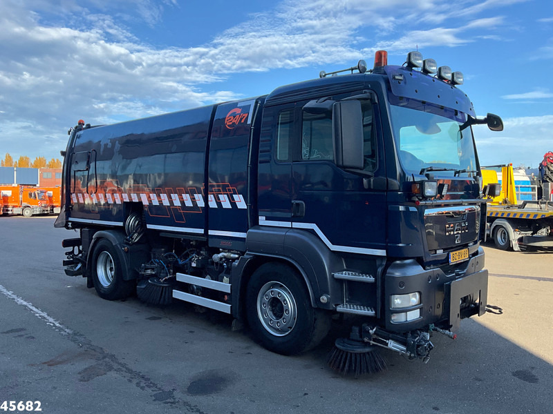 MAN TGS 18.320 Manual Gearbox Brock Wegdekreinger links en rechtsvegend! - מטאטא כבישים: תמונה 3 MAN TGS 18.320 Manual Gearbox Brock Wegdekreinger links en rechtsvegend! - מטאטא כבישים: תמונה 3