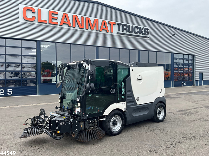 Mathieu MC 210 Azura Flex Euro 6 with 3-rd brush - מטאטא כבישים: תמונה 3 Mathieu MC 210 Azura Flex Euro 6 with 3-rd brush - מטאטא כבישים: תמונה 3