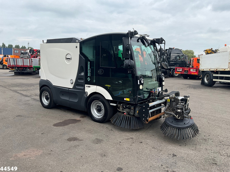 Mathieu MC 210 Azura Flex Euro 6 with 3-rd brush - מטאטא כבישים: תמונה 4 Mathieu MC 210 Azura Flex Euro 6 with 3-rd brush - מטאטא כבישים: תמונה 4