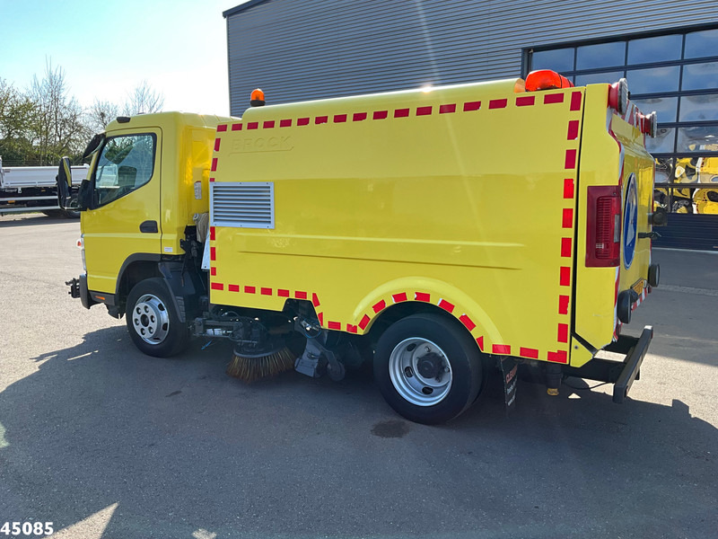 Mitsubishi Canter 7C15 Brock sweeper Just 94.095 km! - מטאטא כבישים: תמונה 4 Mitsubishi Canter 7C15 Brock sweeper Just 94.095 km! - מטאטא כבישים: תמונה 4