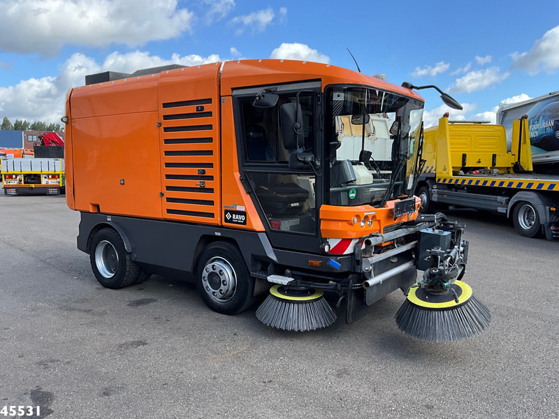 Ravo 5-Serie 580 with 3-rd brush - מטאטא כבישים: תמונה 2 Ravo 5-Serie 580 with 3-rd brush - מטאטא כבישים: תמונה 2