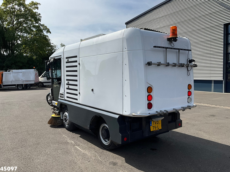 Ravo 540 Euro 6 with 3-rd brush - מטאטא כבישים: תמונה 3 Ravo 540 Euro 6 with 3-rd brush - מטאטא כבישים: תמונה 3