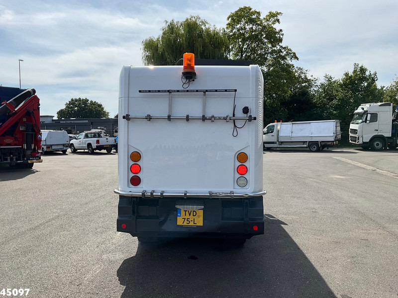 Ravo 540 Euro 6 with 3-rd brush - מטאטא כבישים: תמונה 4 Ravo 540 Euro 6 with 3-rd brush - מטאטא כבישים: תמונה 4