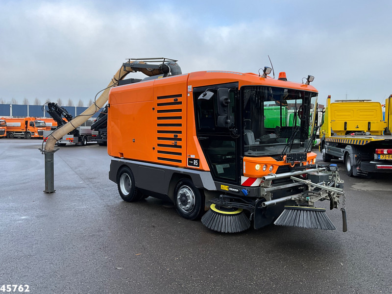 Ravo 580 Euro 6 with 3-rd brush - מטאטא כבישים: תמונה 5 Ravo 580 Euro 6 with 3-rd brush - מטאטא כבישים: תמונה 5