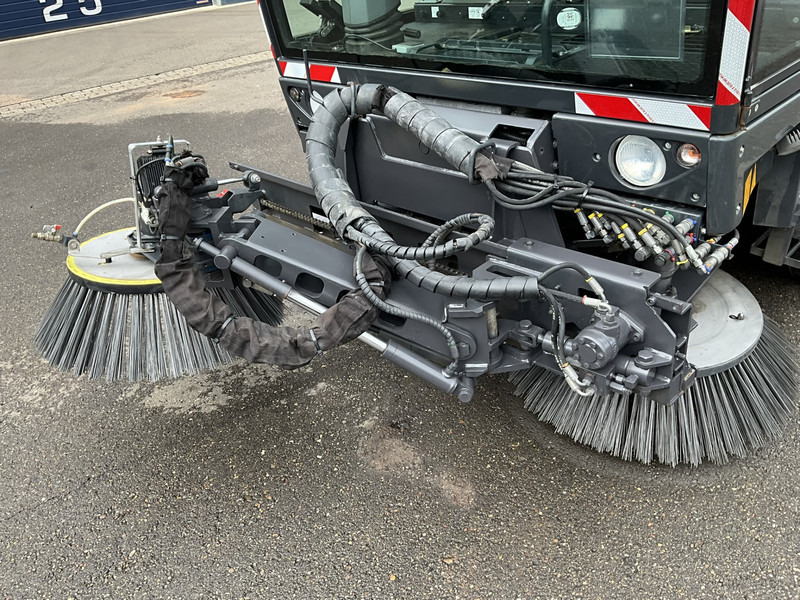 Schmidt Cleango Compact 500 Euro 6 with 3-rd brush Just 4.260 km! - מטאטא כבישים: תמונה 5 Schmidt Cleango Compact 500 Euro 6 with 3-rd brush Just 4.260 km! - מטאטא כבישים: תמונה 5