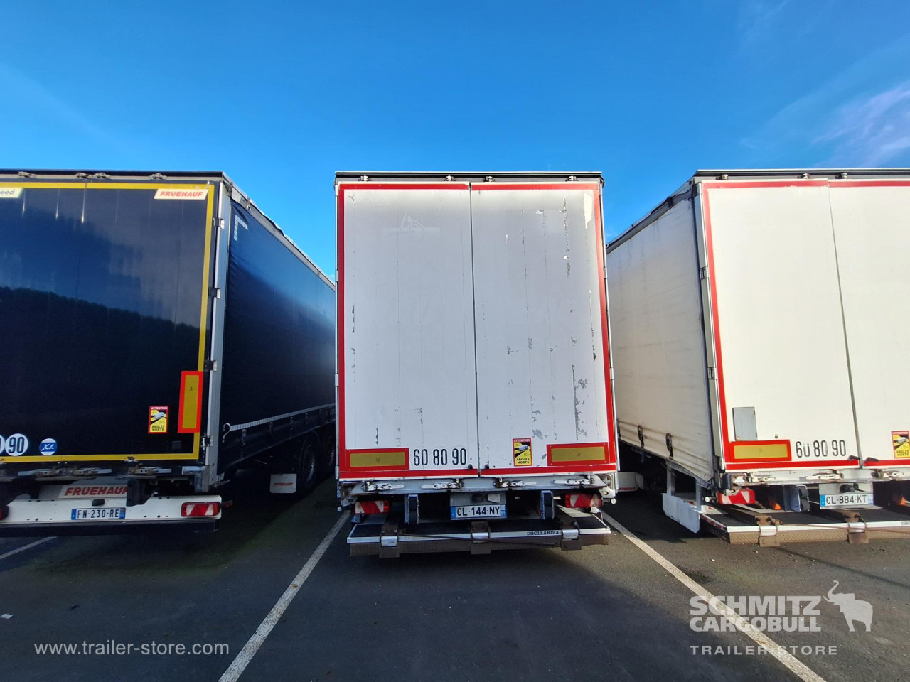 FRUEHAUF Curtainsider Standard Taillift - סמיטריילר עם וילונות צד: תמונה 2 FRUEHAUF Curtainsider Standard Taillift - סמיטריילר עם וילונות צד: תמונה 2