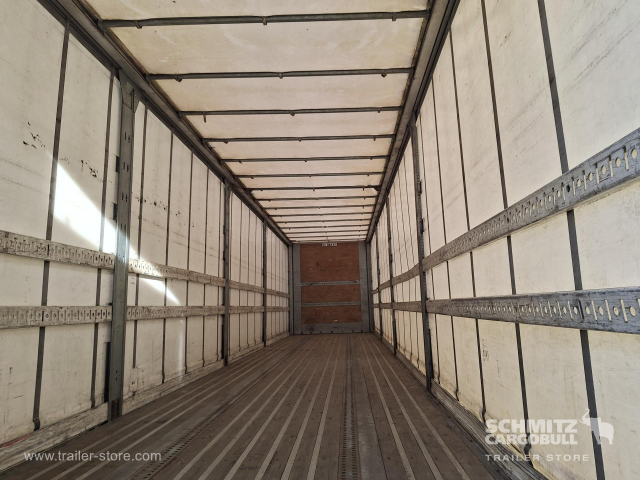 FRUEHAUF Curtainsider Standard Taillift - סמיטריילר עם וילונות צד: תמונה 4 FRUEHAUF Curtainsider Standard Taillift - סמיטריילר עם וילונות צד: תמונה 4