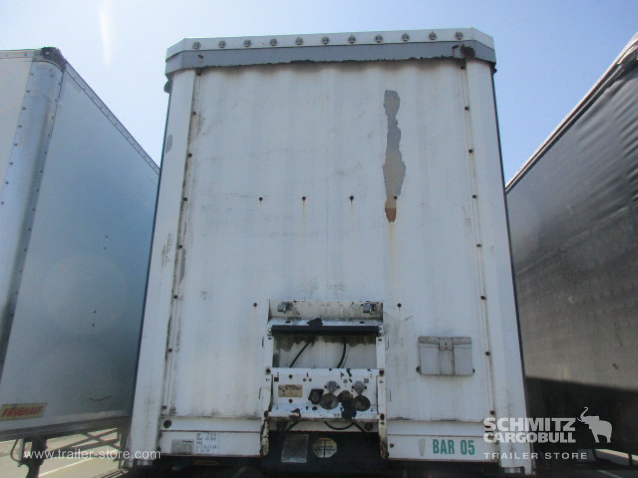 KRONE Curtainsider Standard - סמיטריילר עם וילונות צד: תמונה 2 KRONE Curtainsider Standard - סמיטריילר עם וילונות צד: תמונה 2