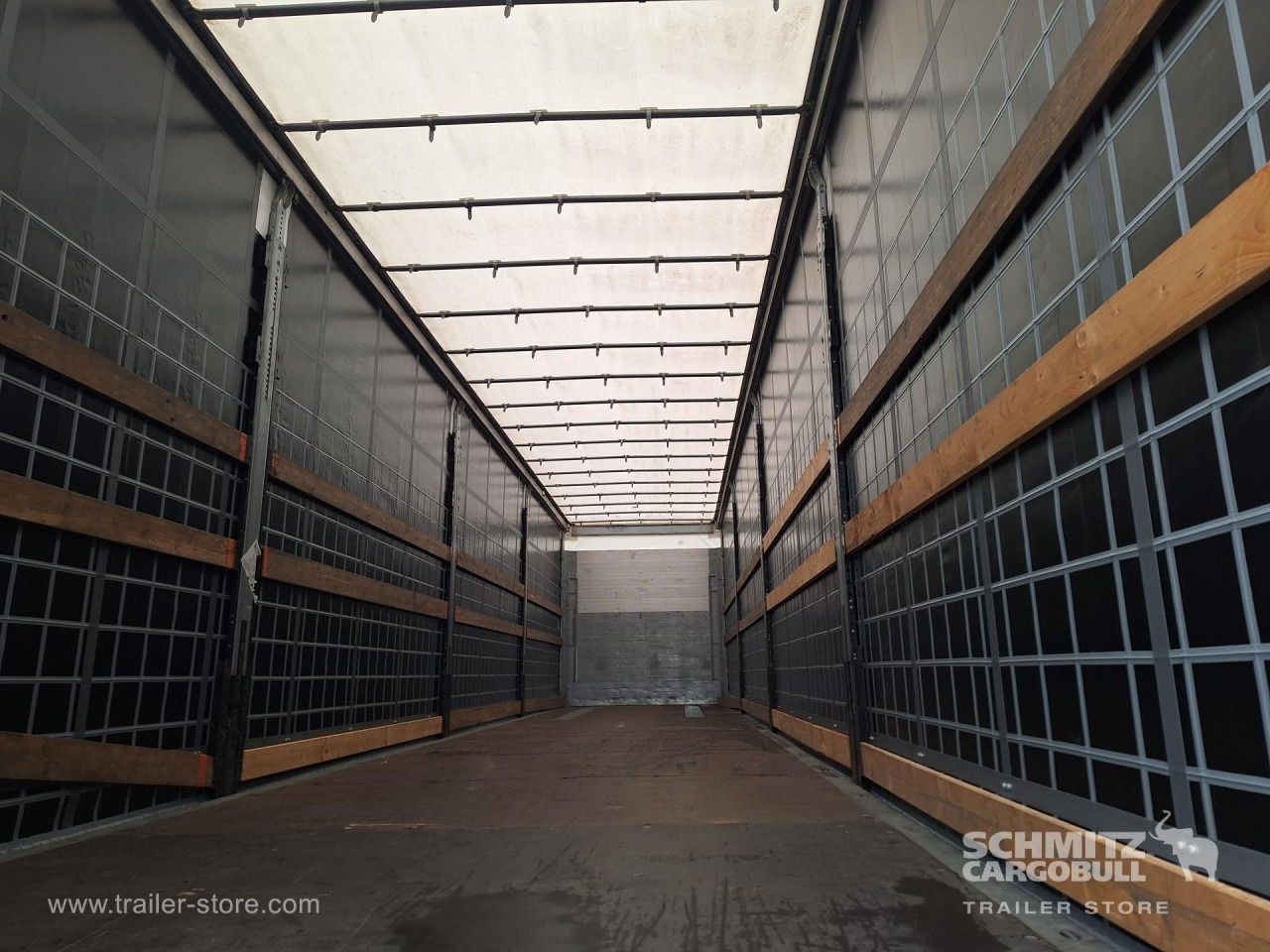 SCHMITZ Curtainsider Standard Taillift - סמיטריילר עם וילונות צד: תמונה 4 SCHMITZ Curtainsider Standard Taillift - סמיטריילר עם וילונות צד: תמונה 4