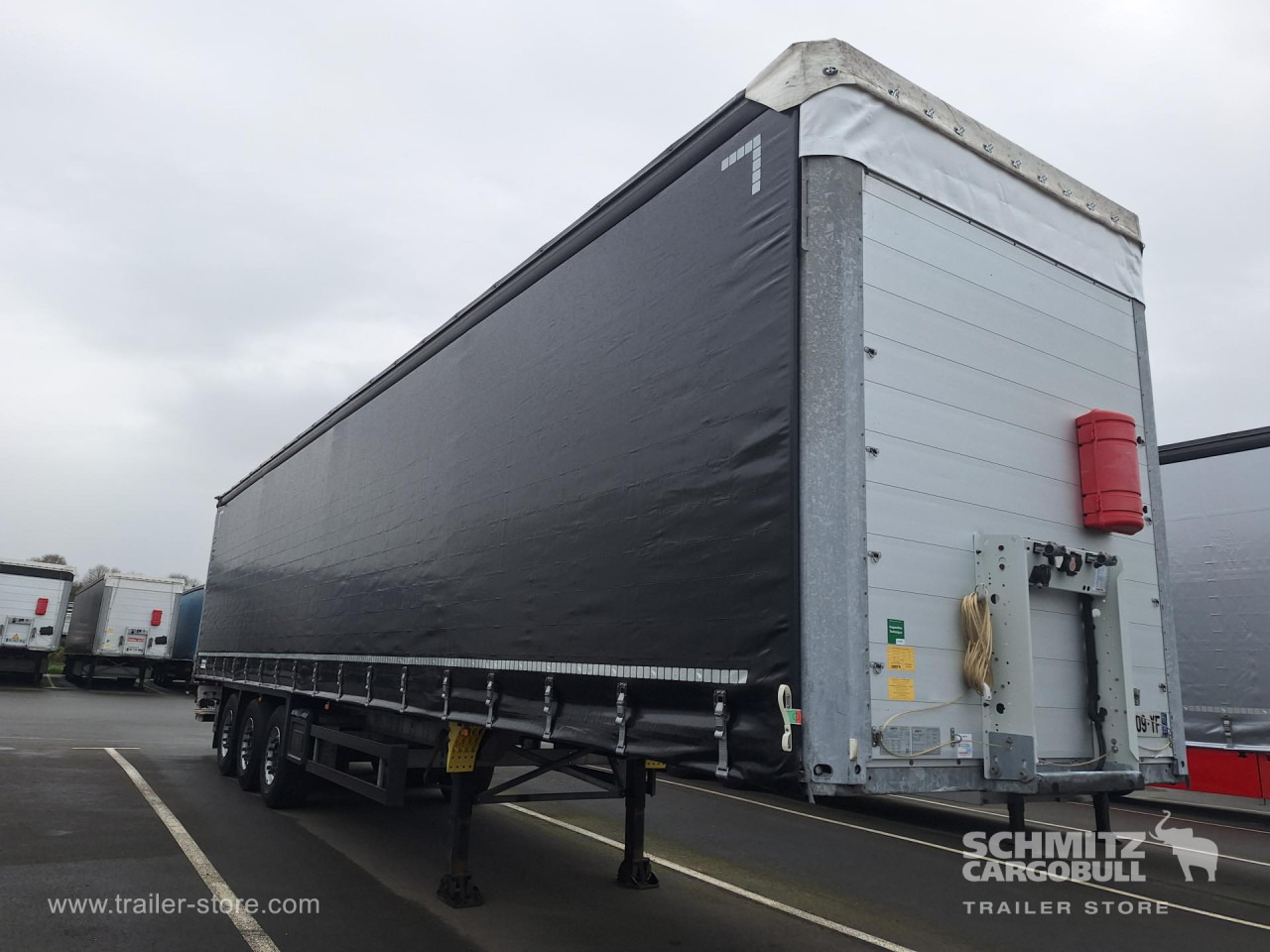 SCHMITZ Curtainsider Standard Taillift - סמיטריילר עם וילונות צד: תמונה 1 SCHMITZ Curtainsider Standard Taillift - סמיטריילר עם וילונות צד: תמונה 1