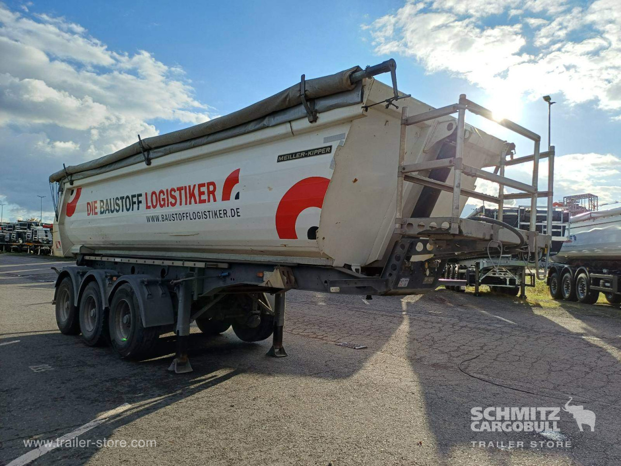 MEILLER Auflieger Kipper Stahlrundmulde 26m³ - סמיטריילר עם מזהיר: תמונה 1 MEILLER Auflieger Kipper Stahlrundmulde 26m³ - סמיטריילר עם מזהיר: תמונה 1