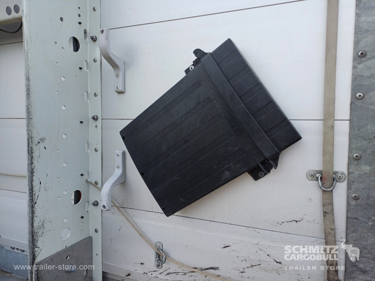SCHMITZ Auflieger Curtainsider Standard - סמיטריילר עם וילונות צד: תמונה 3 SCHMITZ Auflieger Curtainsider Standard - סמיטריילר עם וילונות צד: תמונה 3