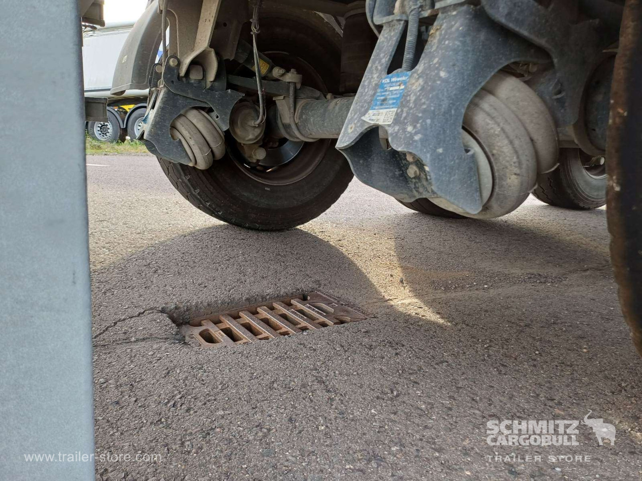 SCHMITZ Auflieger Kipper Stahlrundmulde 28m³ - סמיטריילר עם מזהיר: תמונה 3 SCHMITZ Auflieger Kipper Stahlrundmulde 28m³ - סמיטריילר עם מזהיר: תמונה 3