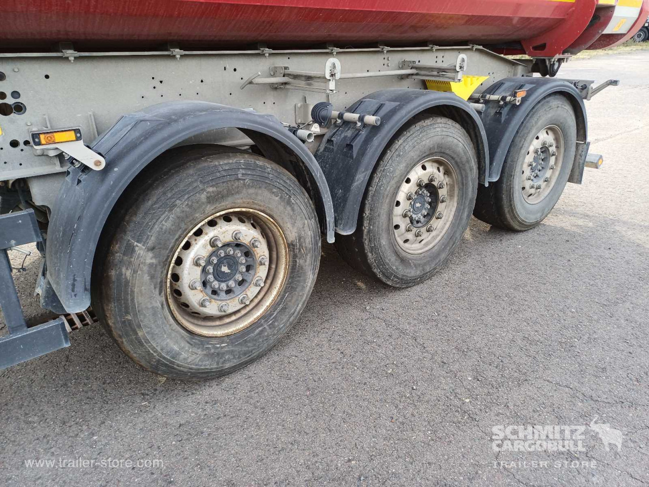 SCHMITZ Auflieger Kipper Stahlrundmulde 28m³ - סמיטריילר עם מזהיר: תמונה 2 SCHMITZ Auflieger Kipper Stahlrundmulde 28m³ - סמיטריילר עם מזהיר: תמונה 2