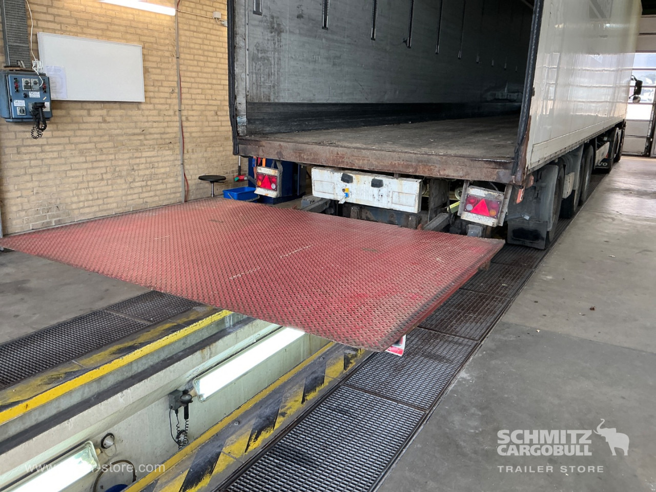 KRONE Dryfreight Standard Taillift - סמיטריילר בתיבה סגורה: תמונה 3 KRONE Dryfreight Standard Taillift - סמיטריילר בתיבה סגורה: תמונה 3