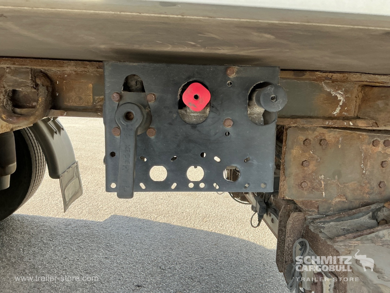 KRONE Dryfreight Standard Taillift - סמיטריילר בתיבה סגורה: תמונה 4 KRONE Dryfreight Standard Taillift - סמיטריילר בתיבה סגורה: תמונה 4