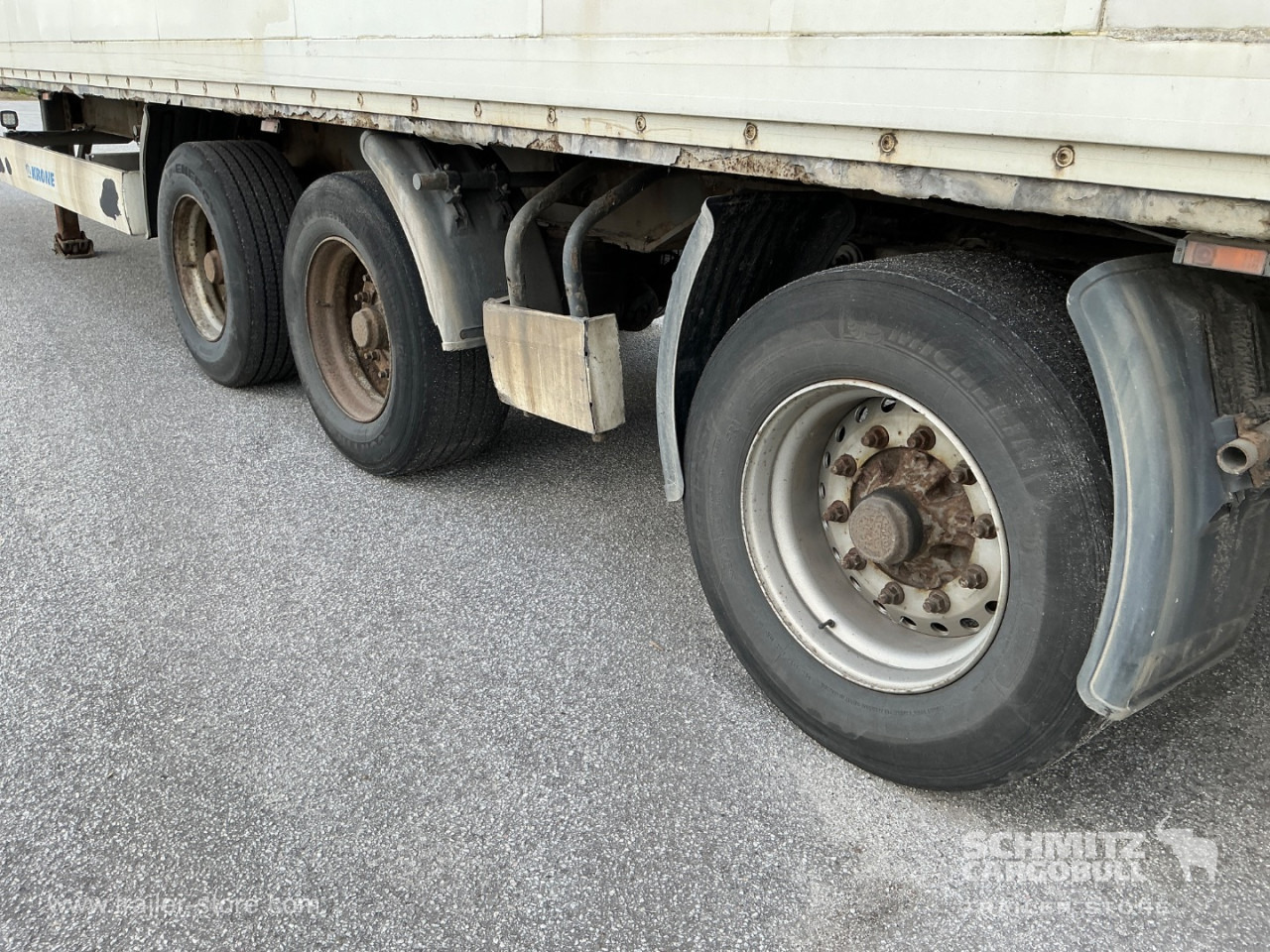 KRONE Dryfreight Standard Taillift - סמיטריילר בתיבה סגורה: תמונה 2 KRONE Dryfreight Standard Taillift - סמיטריילר בתיבה סגורה: תמונה 2