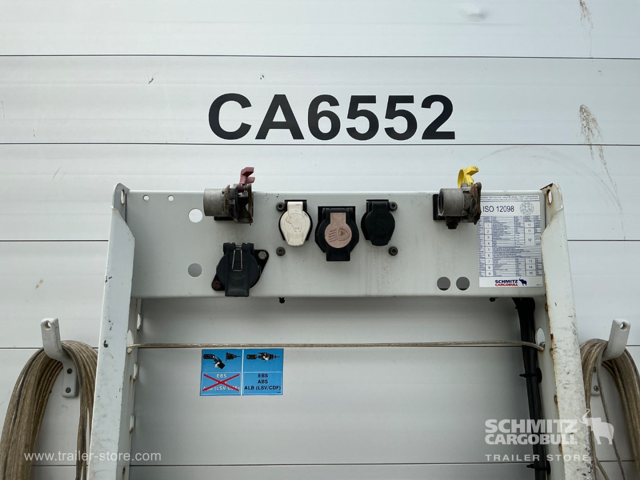 SCHMITZ Curtainsider Standard Taillift - סמיטריילר עם וילונות צד: תמונה 4 SCHMITZ Curtainsider Standard Taillift - סמיטריילר עם וילונות צד: תמונה 4