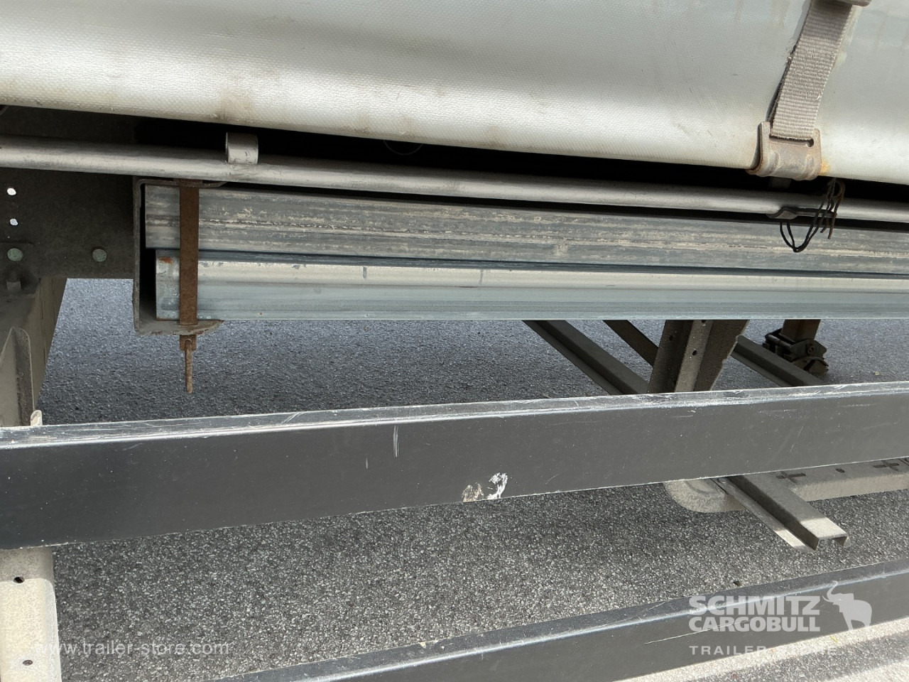 SCHMITZ Curtainsider Standard Taillift - סמיטריילר עם וילונות צד: תמונה 5 SCHMITZ Curtainsider Standard Taillift - סמיטריילר עם וילונות צד: תמונה 5