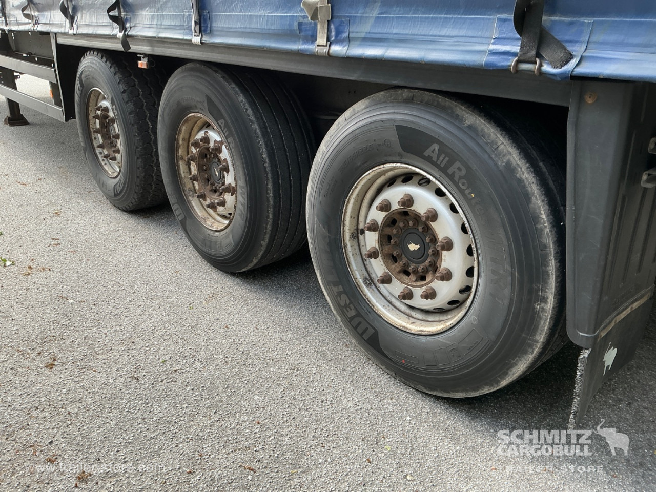 SCHMITZ Curtainsider Standard Taillift - סמיטריילר עם וילונות צד: תמונה 3 SCHMITZ Curtainsider Standard Taillift - סמיטריילר עם וילונות צד: תמונה 3