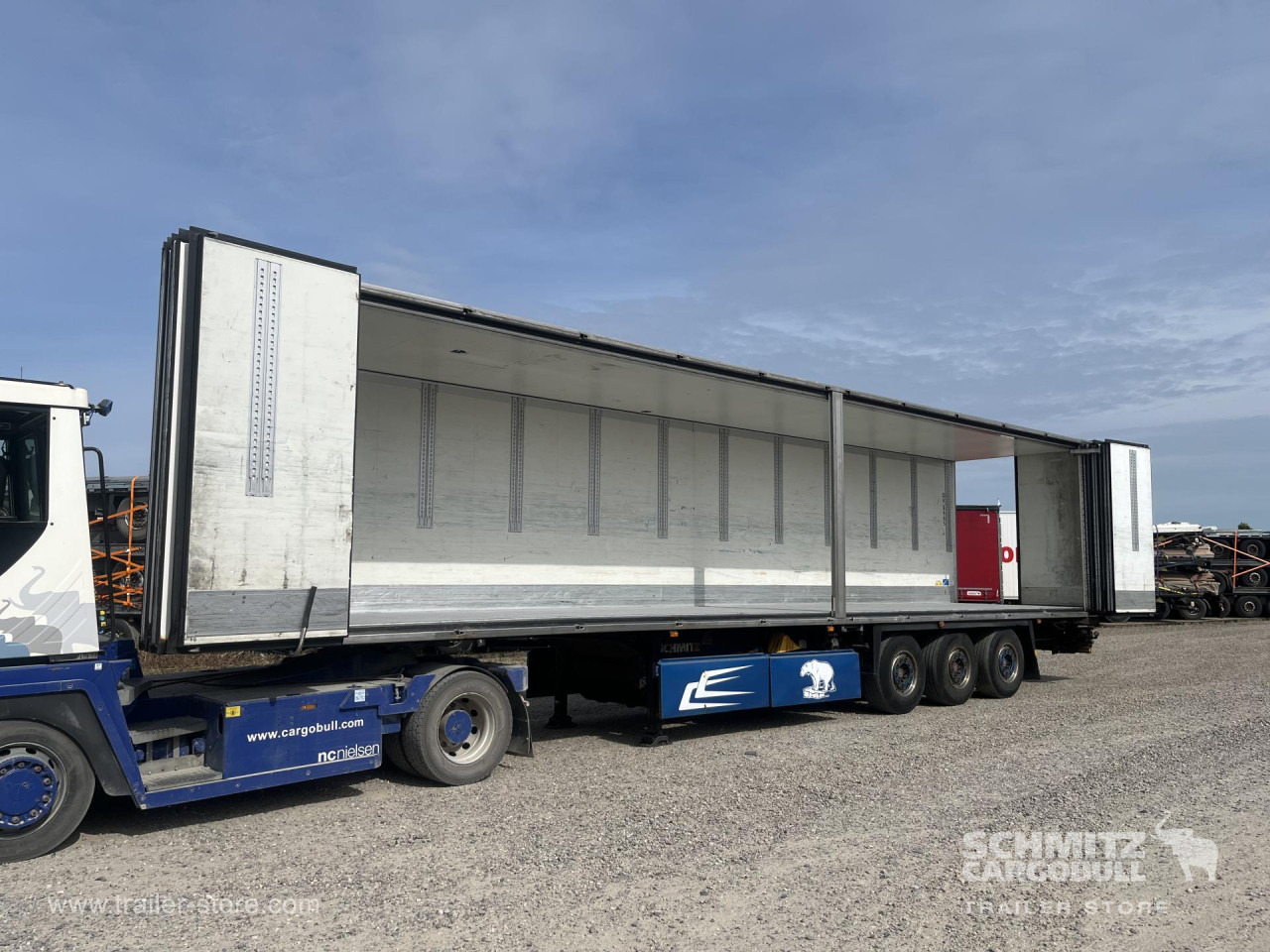 SCHMITZ Reefer Foldable wall Double deck - סמיטריילר איזותרמי: תמונה 3 SCHMITZ Reefer Foldable wall Double deck - סמיטריילר איזותרמי: תמונה 3