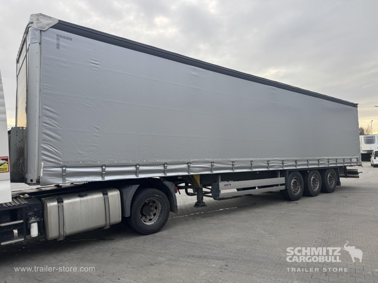 SCHMITZ Curtainsider Standard - סמיטריילר עם וילונות צד: תמונה 5 SCHMITZ Curtainsider Standard - סמיטריילר עם וילונות צד: תמונה 5