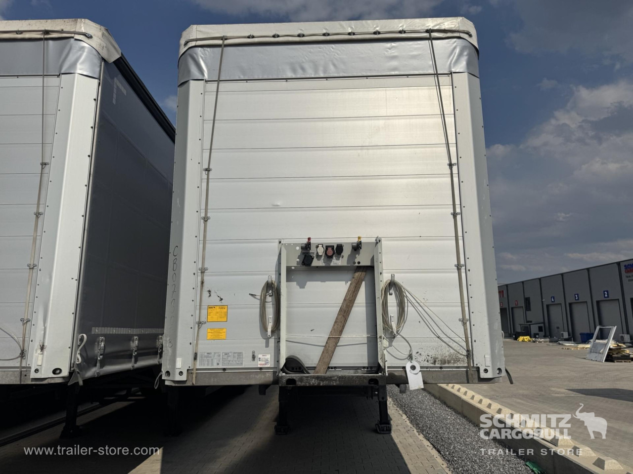 SCHMITZ Curtainsider Standard - סמיטריילר עם וילונות צד: תמונה 3 SCHMITZ Curtainsider Standard - סמיטריילר עם וילונות צד: תמונה 3