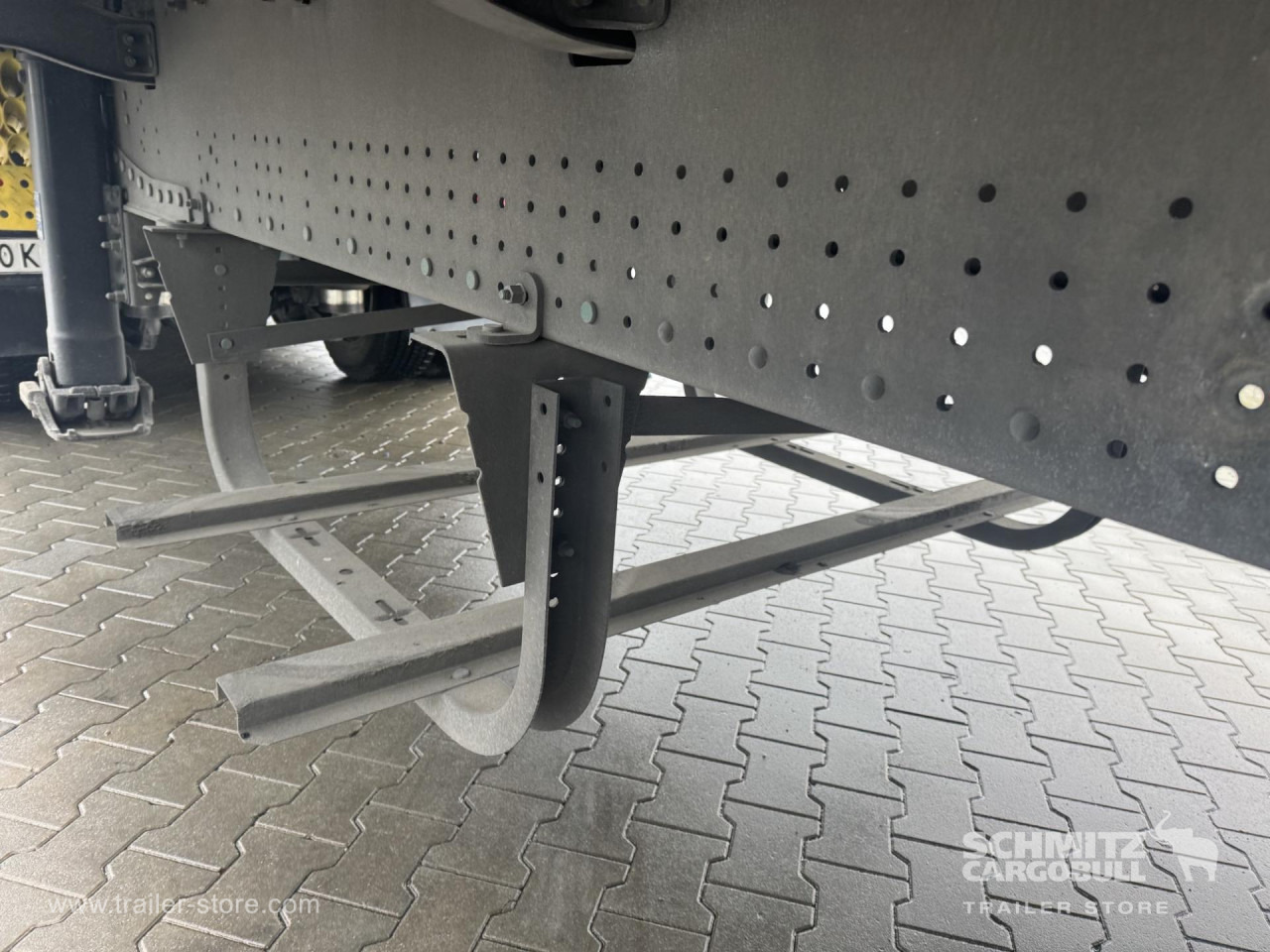 SCHMITZ Curtainsider Standard - סמיטריילר עם וילונות צד: תמונה 2 SCHMITZ Curtainsider Standard - סמיטריילר עם וילונות צד: תמונה 2