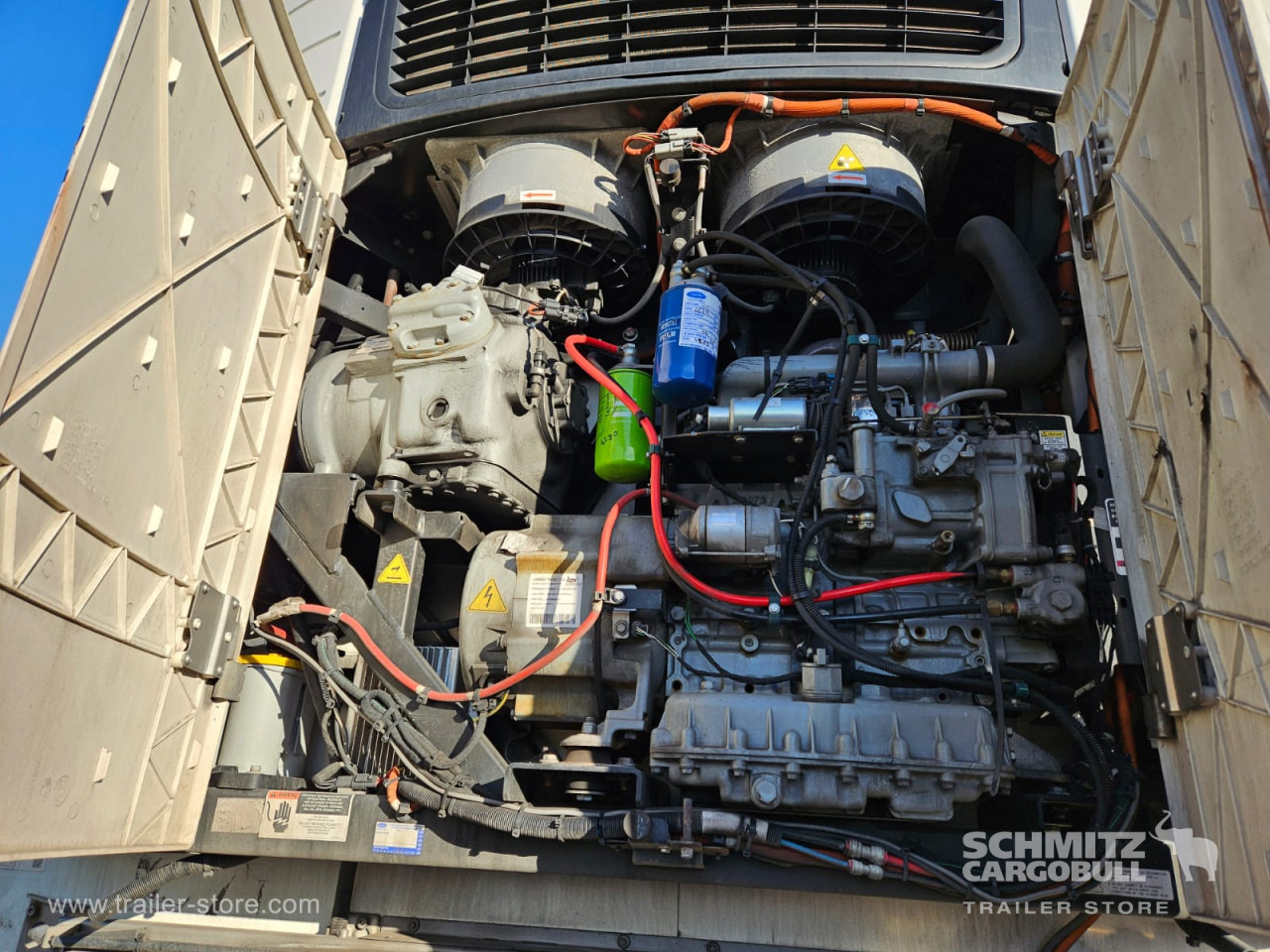 SCHMITZ Reefer Multitemp Taillift - סמיטריילר איזותרמי: תמונה 2 SCHMITZ Reefer Multitemp Taillift - סמיטריילר איזותרמי: תמונה 2