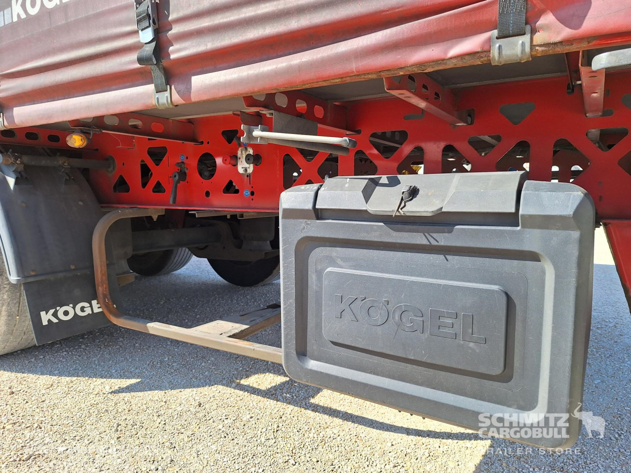 KOEGEL Curtainsider Standard - סמיטריילר עם וילונות צד: תמונה 4 KOEGEL Curtainsider Standard - סמיטריילר עם וילונות צד: תמונה 4