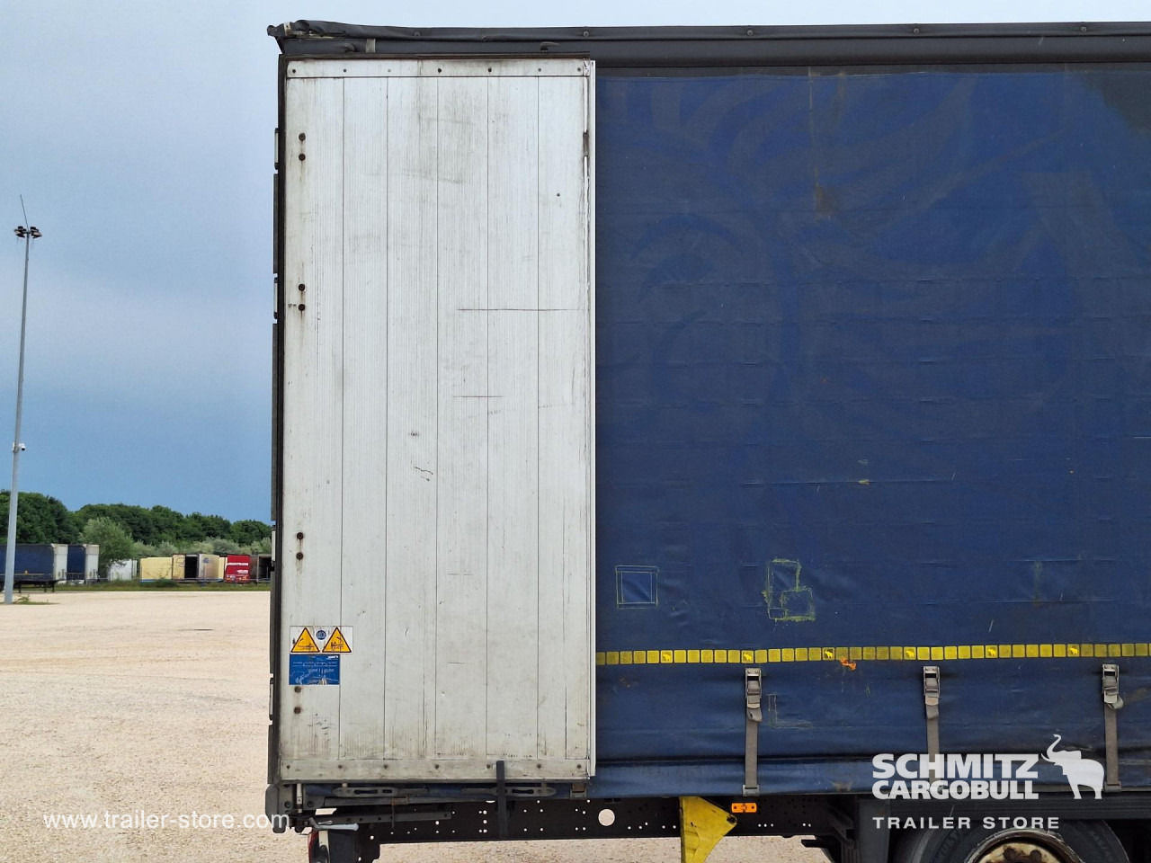 SCHMITZ Curtainsider Mega - סמיטריילר עם וילונות צד: תמונה 3 SCHMITZ Curtainsider Mega - סמיטריילר עם וילונות צד: תמונה 3