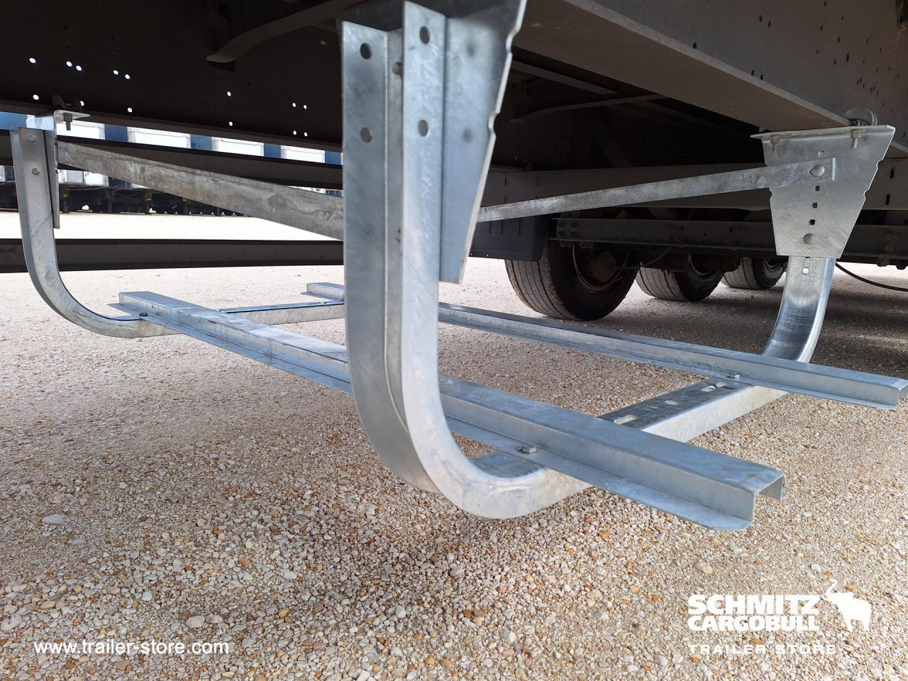 SCHMITZ Curtainsider Mega - סמיטריילר עם וילונות צד: תמונה 3 SCHMITZ Curtainsider Mega - סמיטריילר עם וילונות צד: תמונה 3