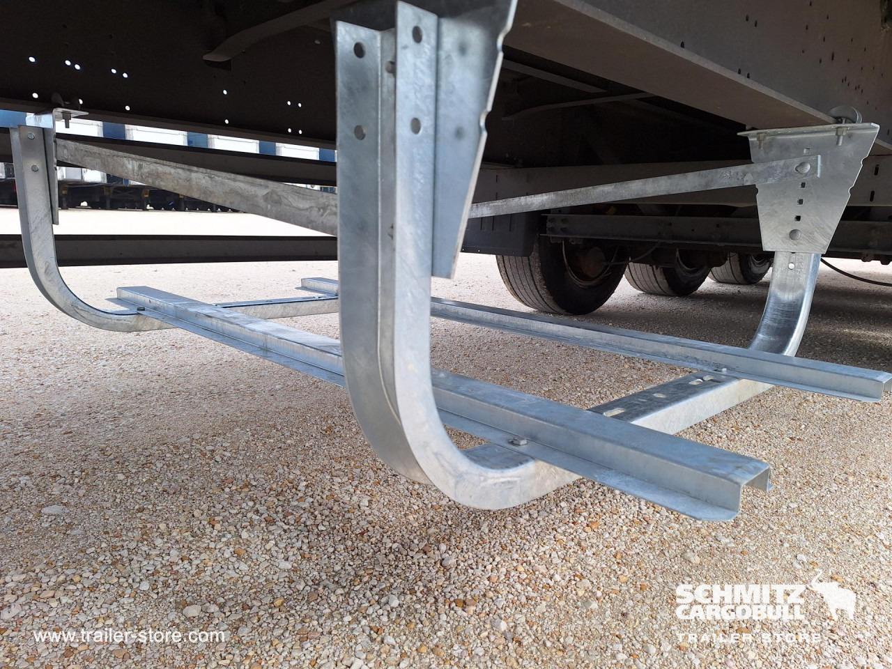 SCHMITZ Curtainsider Mega - סמיטריילר עם וילונות צד: תמונה 2 SCHMITZ Curtainsider Mega - סמיטריילר עם וילונות צד: תמונה 2