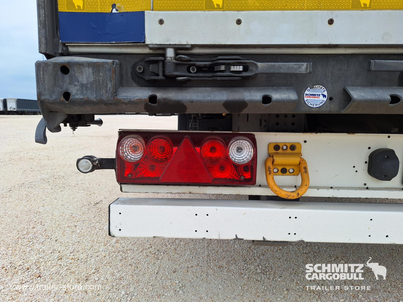 SCHMITZ Curtainsider Mega - סמיטריילר עם וילונות צד: תמונה 3 SCHMITZ Curtainsider Mega - סמיטריילר עם וילונות צד: תמונה 3