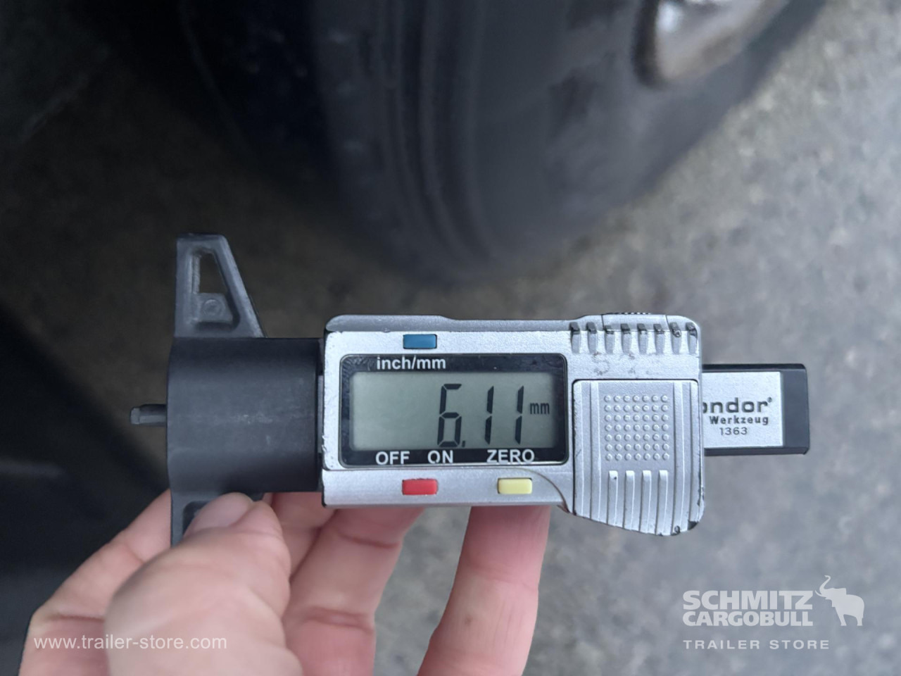 SCHMITZ Curtainsider Mega - סמיטריילר עם וילונות צד: תמונה 3 SCHMITZ Curtainsider Mega - סמיטריילר עם וילונות צד: תמונה 3