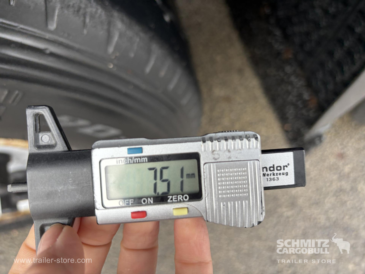 SCHMITZ Curtainsider Standard - סמיטריילר עם וילונות צד: תמונה 4 SCHMITZ Curtainsider Standard - סמיטריילר עם וילונות צד: תמונה 4