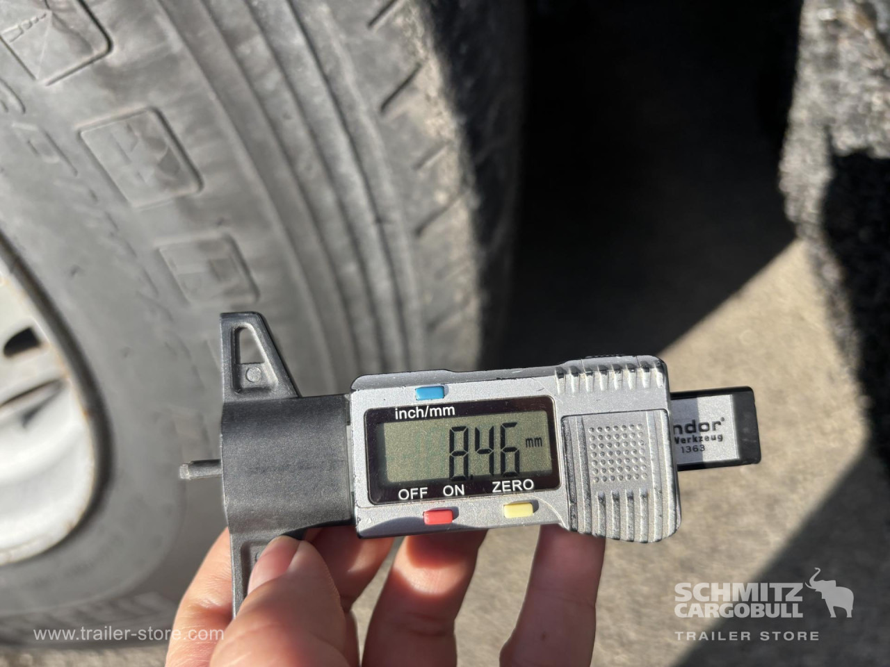 SCHMITZ Curtainsider Standard - סמיטריילר עם וילונות צד: תמונה 3 SCHMITZ Curtainsider Standard - סמיטריילר עם וילונות צד: תמונה 3