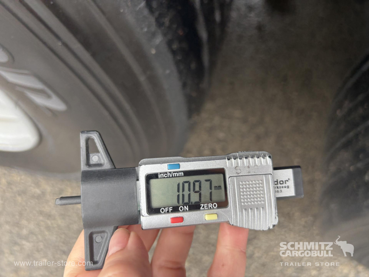 SCHMITZ Curtainsider Standard - סמיטריילר עם וילונות צד: תמונה 2 SCHMITZ Curtainsider Standard - סמיטריילר עם וילונות צד: תמונה 2