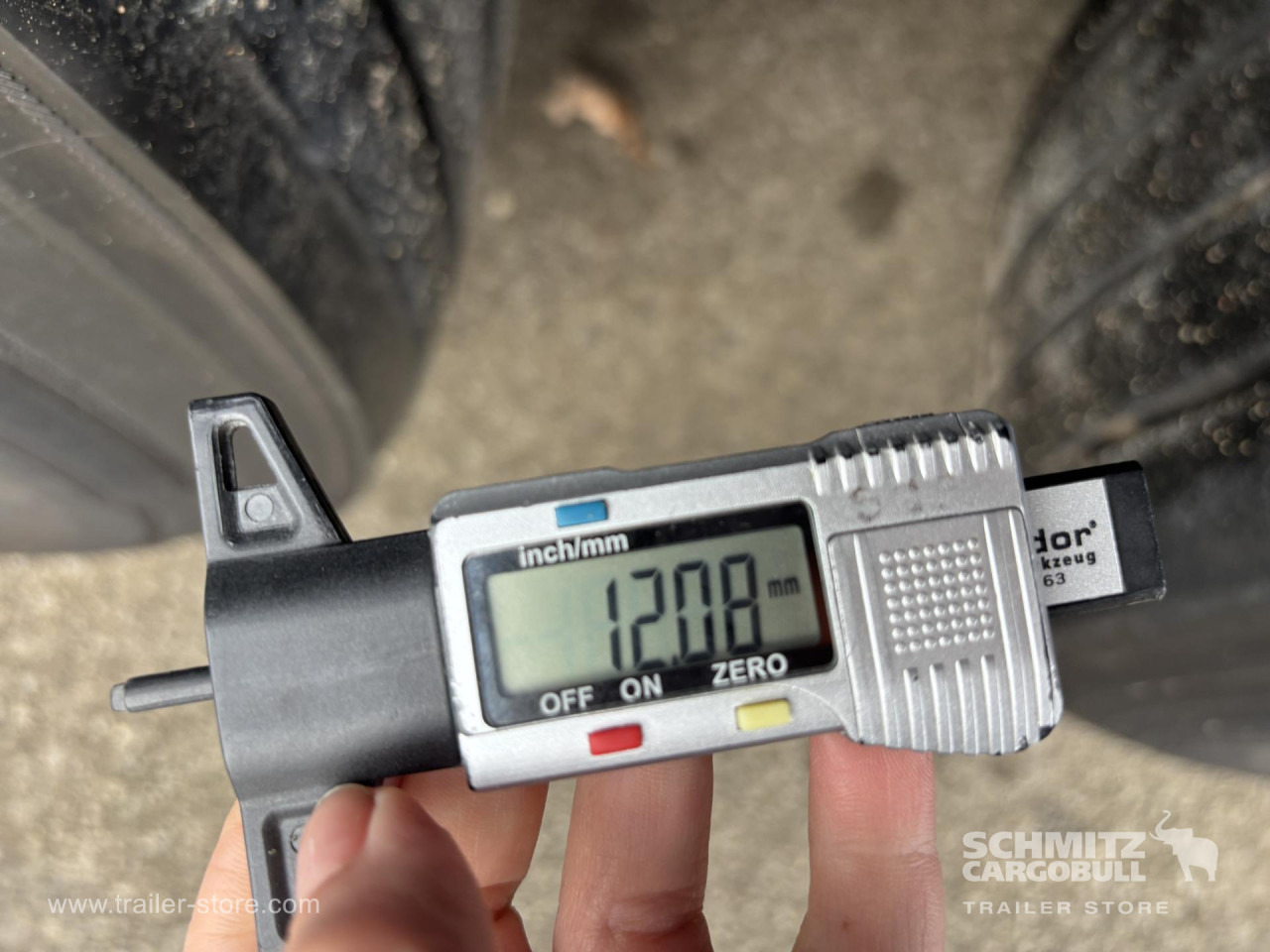 SCHMITZ Curtainsider Standard - סמיטריילר עם וילונות צד: תמונה 3 SCHMITZ Curtainsider Standard - סמיטריילר עם וילונות צד: תמונה 3