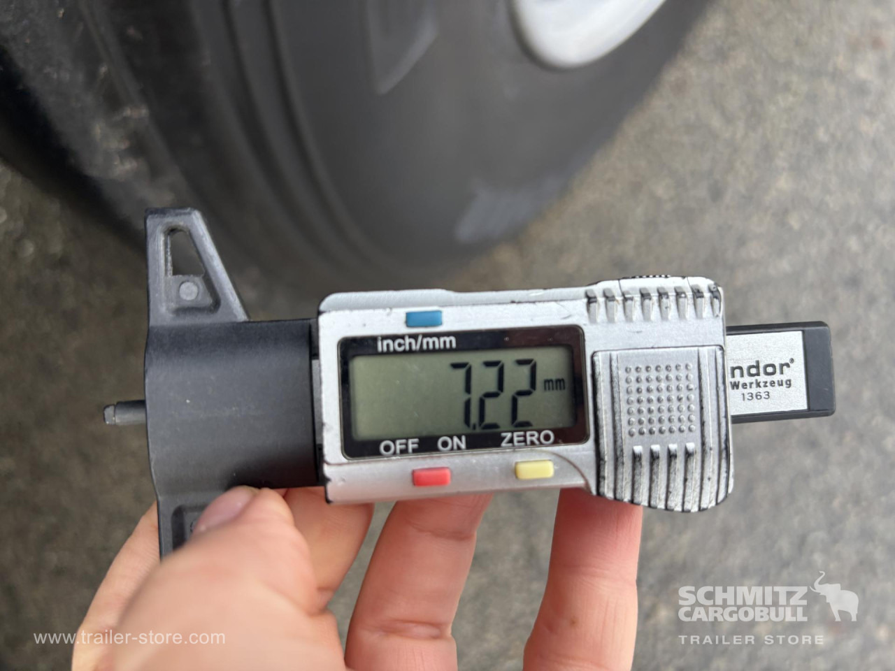 SCHMITZ Curtainsider Standard - סמיטריילר עם וילונות צד: תמונה 4 SCHMITZ Curtainsider Standard - סמיטריילר עם וילונות צד: תמונה 4