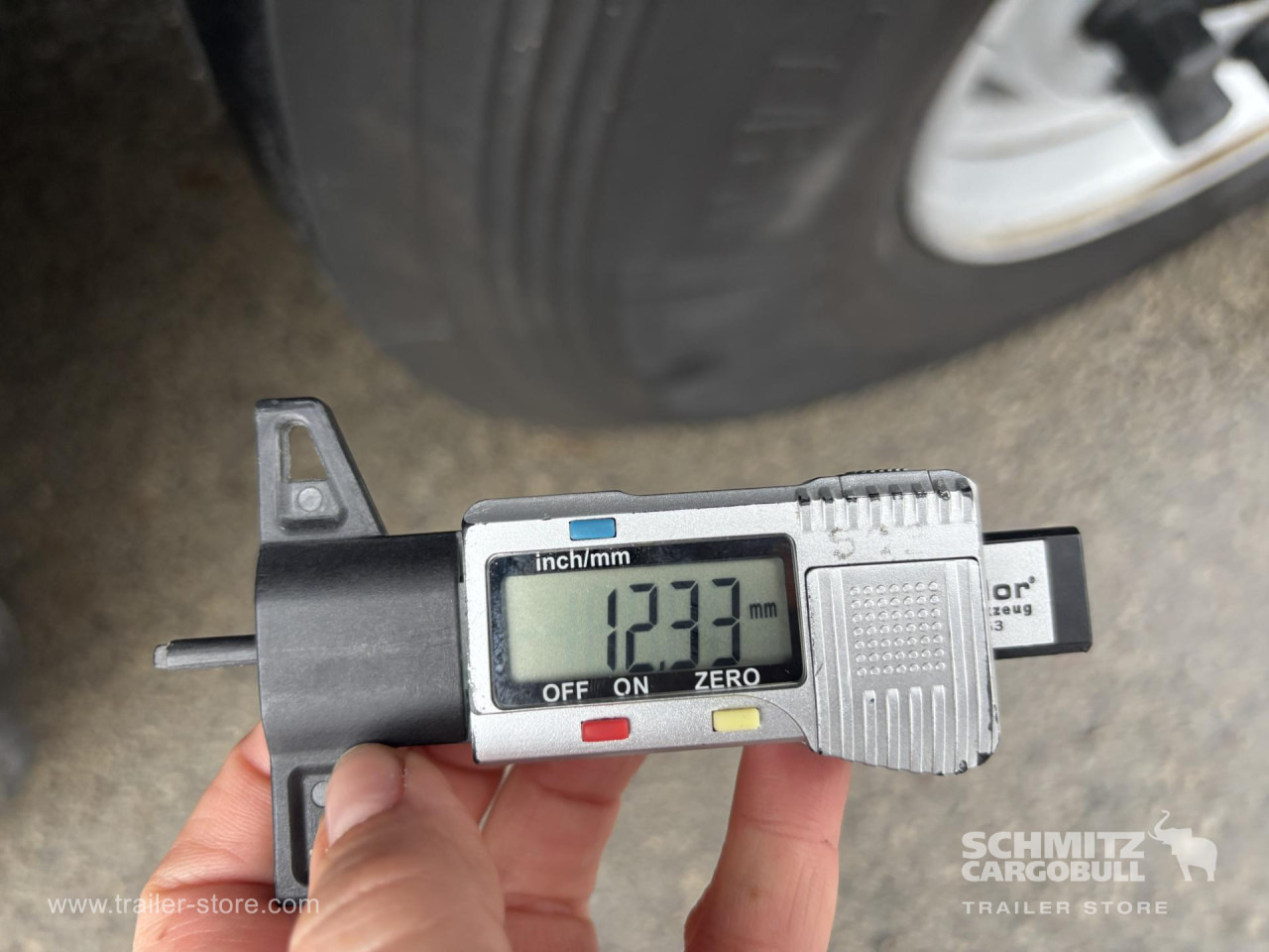 SCHMITZ Curtainsider Standard - סמיטריילר עם וילונות צד: תמונה 3 SCHMITZ Curtainsider Standard - סמיטריילר עם וילונות צד: תמונה 3