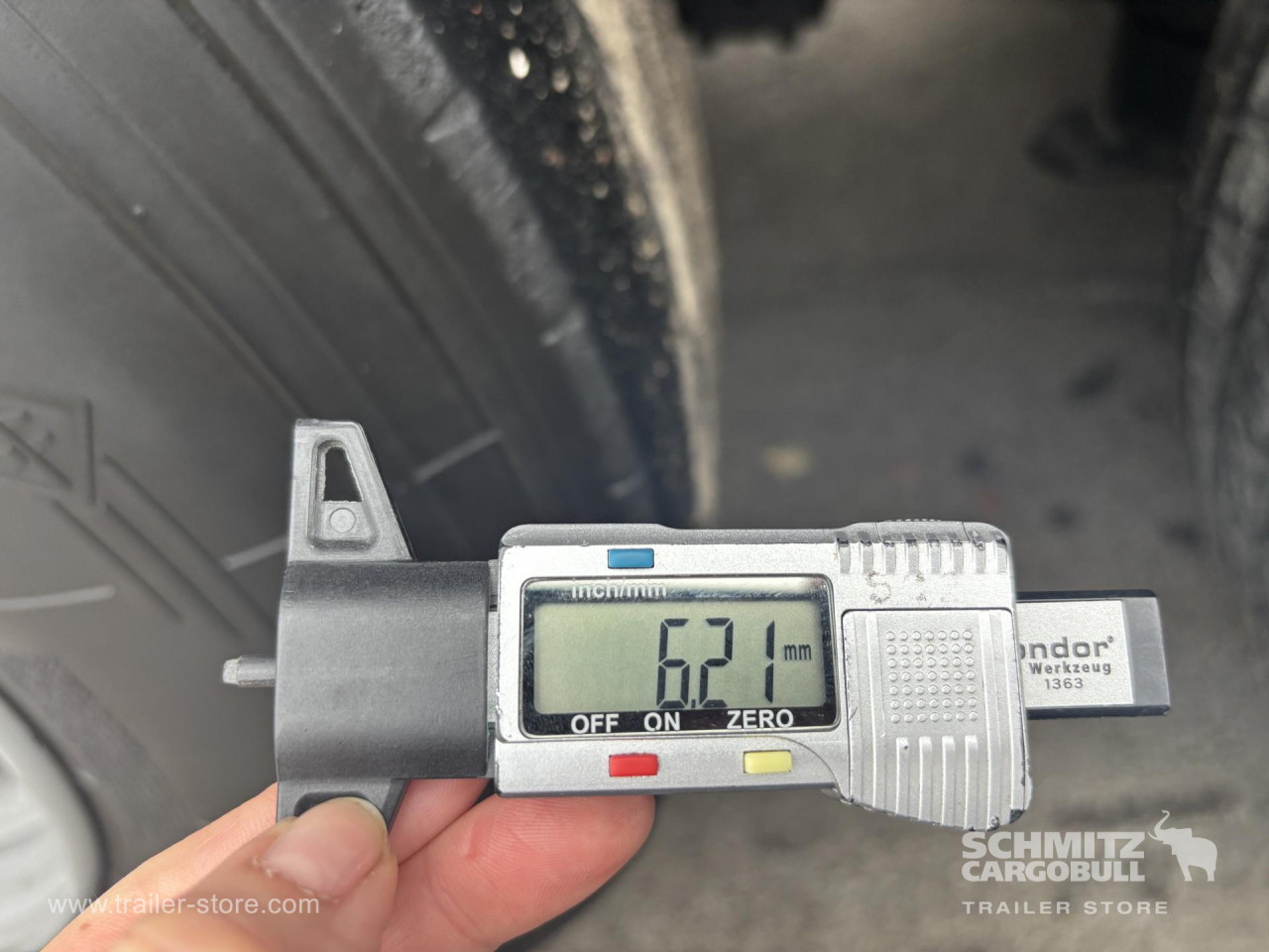 SCHMITZ Curtainsider Standard - סמיטריילר עם וילונות צד: תמונה 3 SCHMITZ Curtainsider Standard - סמיטריילר עם וילונות צד: תמונה 3