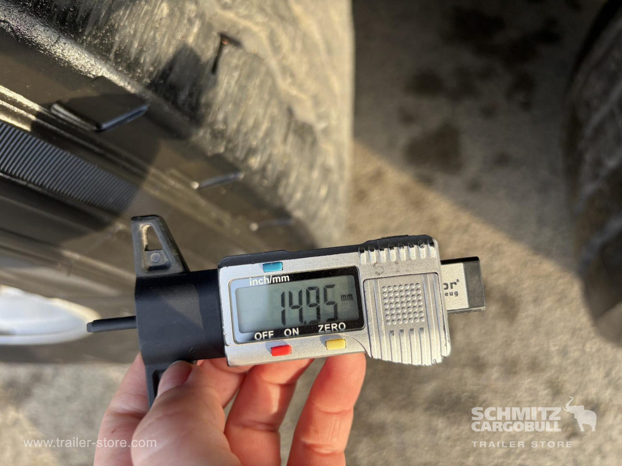 SCHMITZ Curtainsider Standard - סמיטריילר עם וילונות צד: תמונה 2 SCHMITZ Curtainsider Standard - סמיטריילר עם וילונות צד: תמונה 2