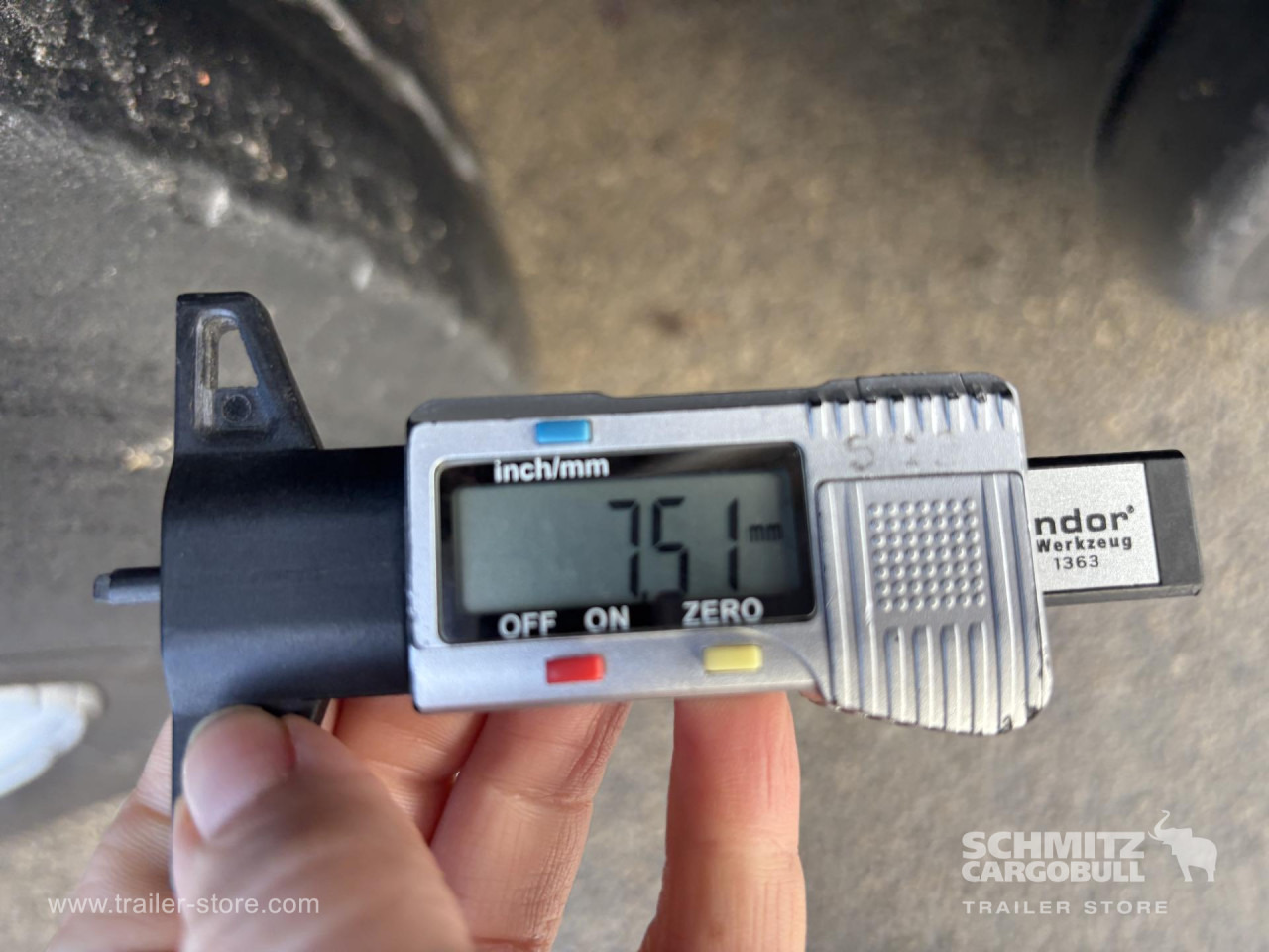 SCHMITZ Curtainsider Standard - סמיטריילר עם וילונות צד: תמונה 3 SCHMITZ Curtainsider Standard - סמיטריילר עם וילונות צד: תמונה 3