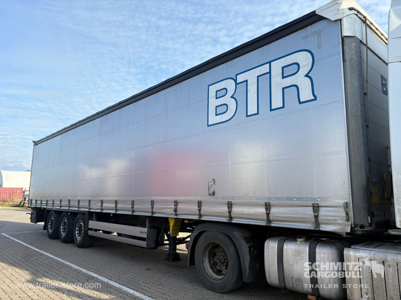 SCHMITZ Curtainsider Standard - סמיטריילר עם וילונות צד: תמונה 3 SCHMITZ Curtainsider Standard - סמיטריילר עם וילונות צד: תמונה 3