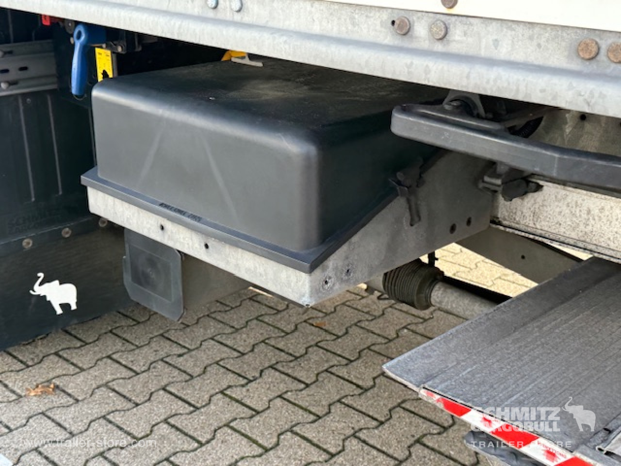 SCHMITZ Oplegger Kasten Standard Taillift - סמיטריילר בתיבה סגורה: תמונה 2 SCHMITZ Oplegger Kasten Standard Taillift - סמיטריילר בתיבה סגורה: תמונה 2