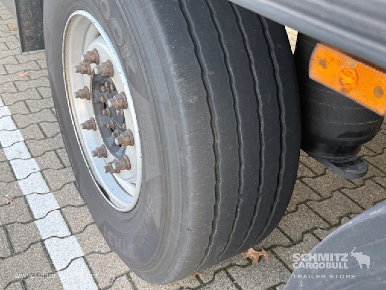 SCHMITZ Oplegger Kasten Standard Taillift - סמיטריילר בתיבה סגורה: תמונה 4 SCHMITZ Oplegger Kasten Standard Taillift - סמיטריילר בתיבה סגורה: תמונה 4