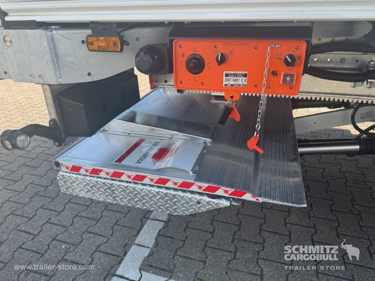 SCHMITZ Oplegger Vries Standard Taillift - סמיטריילר איזותרמי: תמונה 3 SCHMITZ Oplegger Vries Standard Taillift - סמיטריילר איזותרמי: תמונה 3